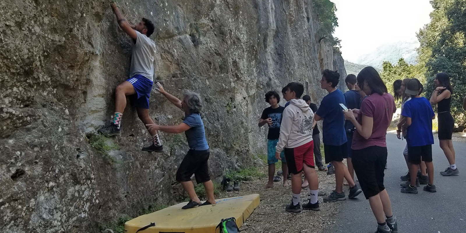 Il gruppo alla base della parete