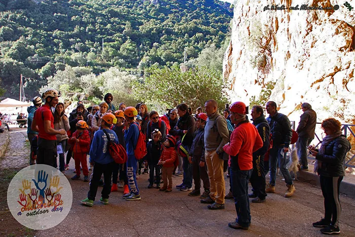 Ingresso in grotta del primo gruppo