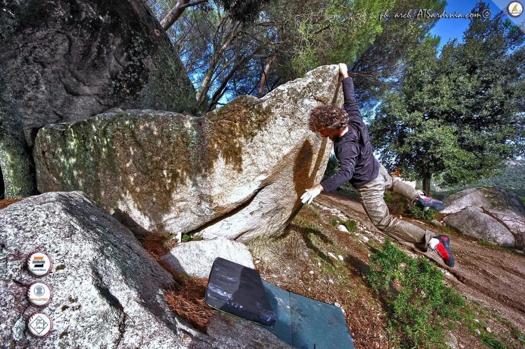 The Ring - Area boulder Monte Cresia (Burcei)