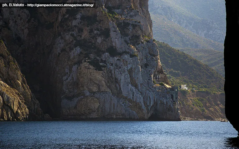 Porto Flavia visto dal Pan di Zucchero