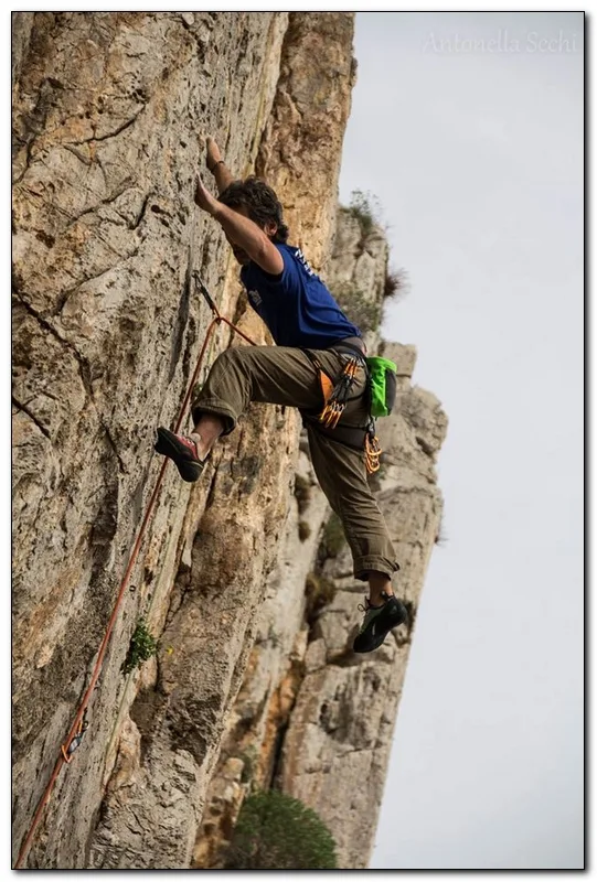 Arrampicata in falesia (Castello dell'iride - Masua)