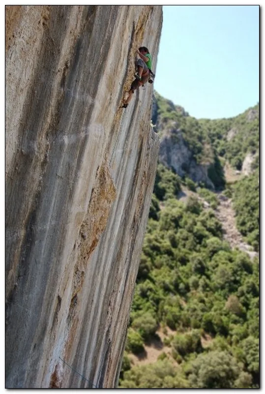 Arrampicata in falesia (Faisbuk, 7b+ - Banana Republic, Buggerru)