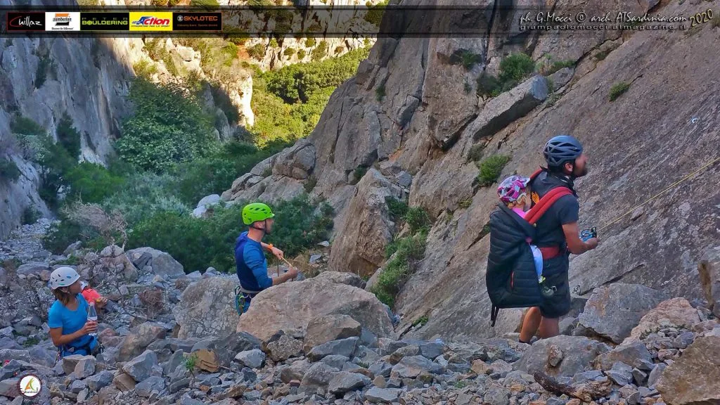 Climbers stranieri in visita al canyon